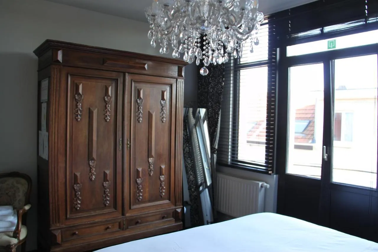 Puur B&B Amberes Bed and breakfast
